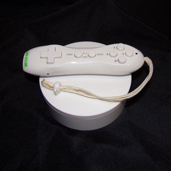 Zone 40 Wireless Gaming System Remote Control Number 1 - Picture 1 of 6